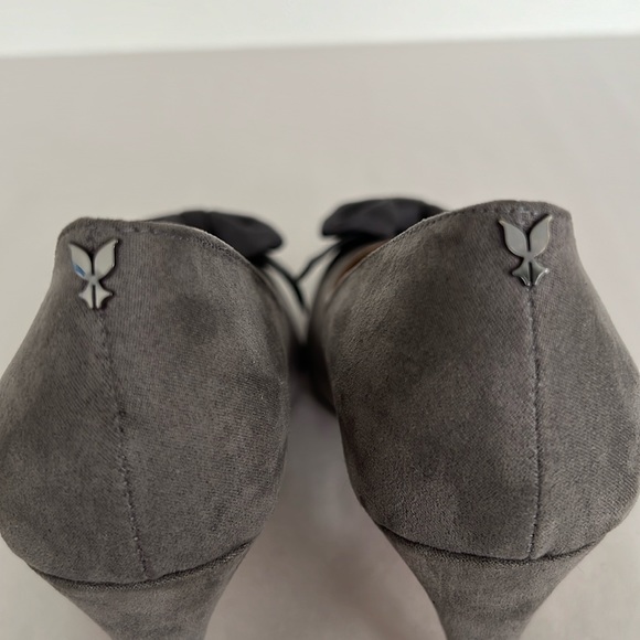 J. Renee Idrease Pump Gray Suede size 8 - Picture 12 of 13